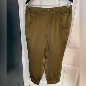 100% Silk Olive Poleci Capris